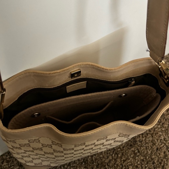 Gucci Beige GG Supreme Canvas Shoulder Bag with Tan Strap - Picture 6 of 10